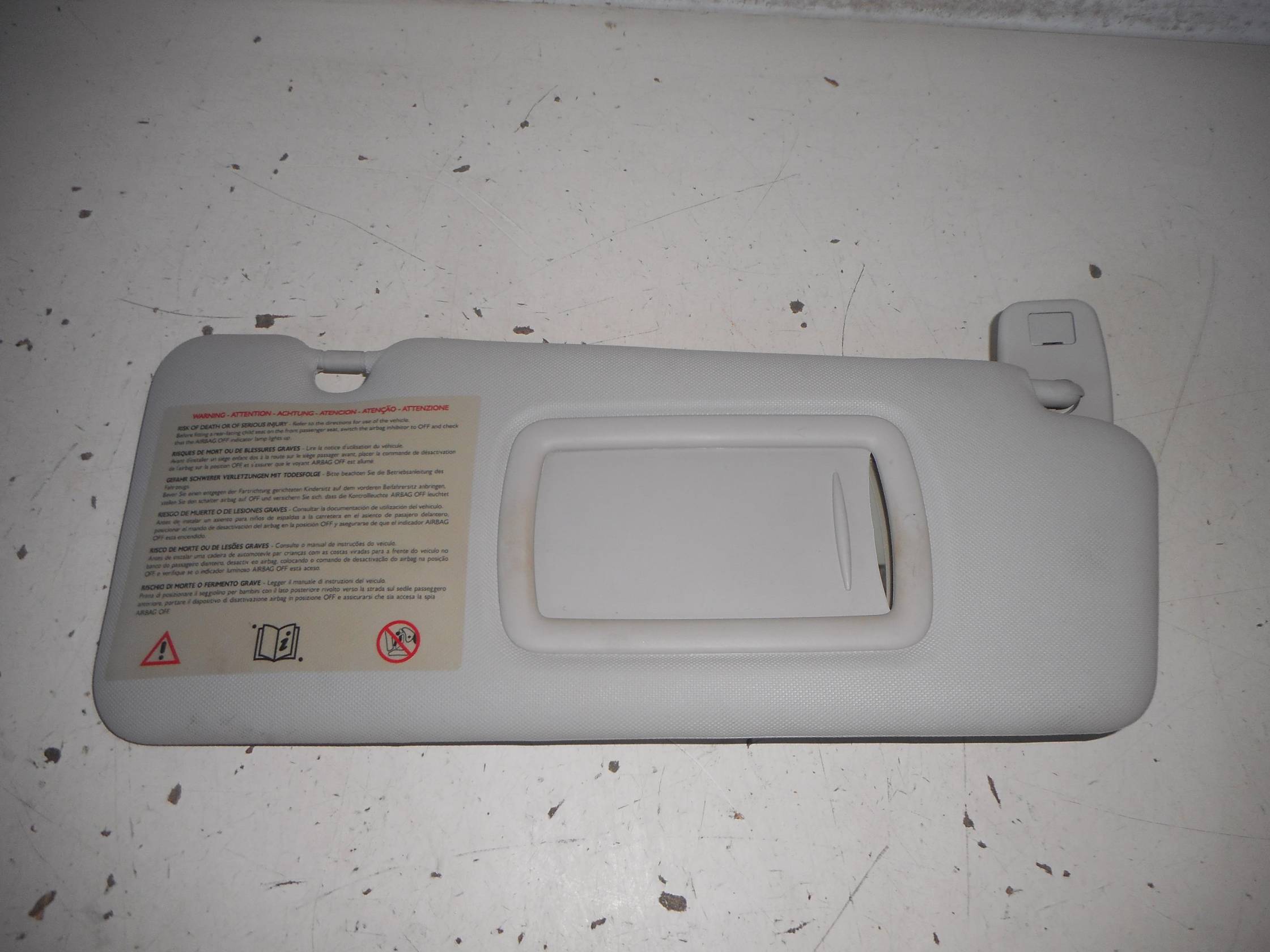 Aletta parasole parabrezza dx.